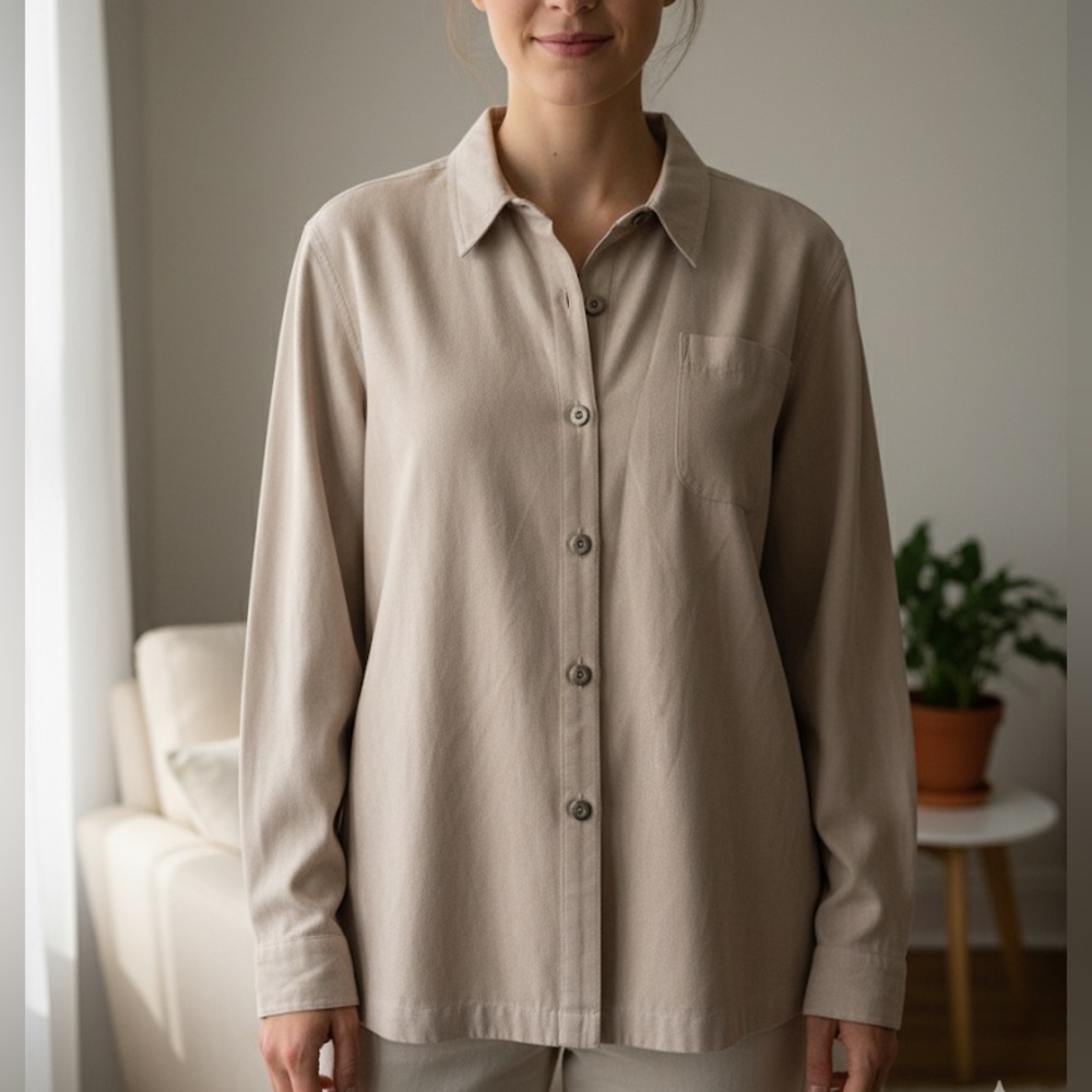 Goode Impressions Womenโs Light Tan Ultrasuede Button Front Blouse Size 3 EUC